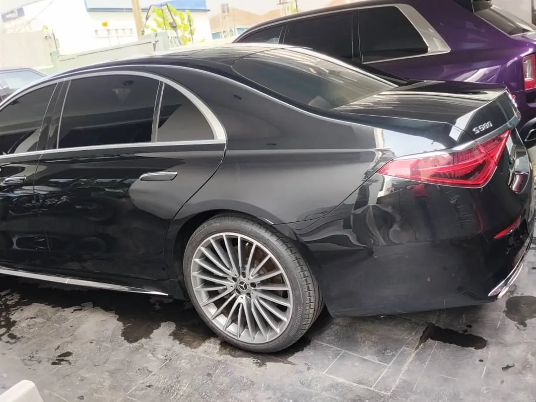 Black Mercedes-Benz S580 rear three-quarter view with S580 badge