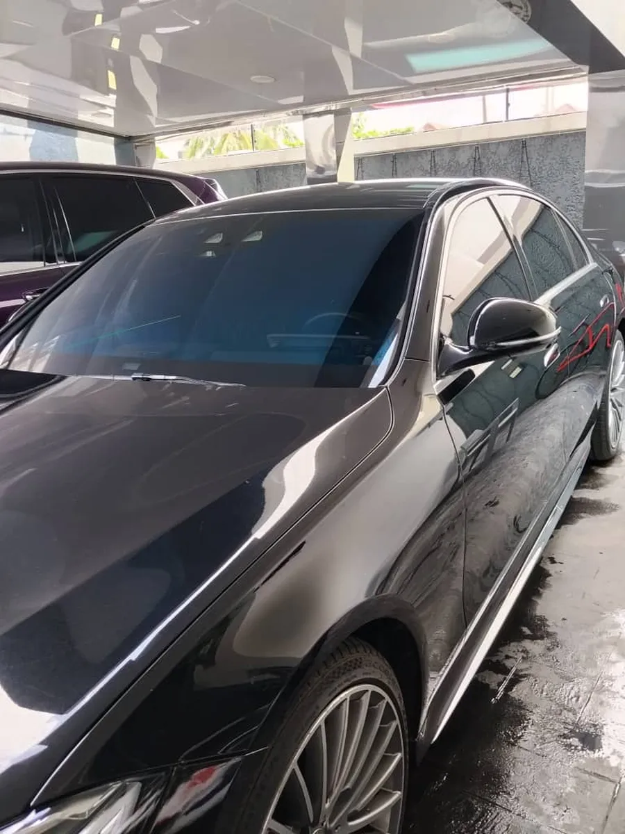 Black Mercedes-Benz S580 side profile view