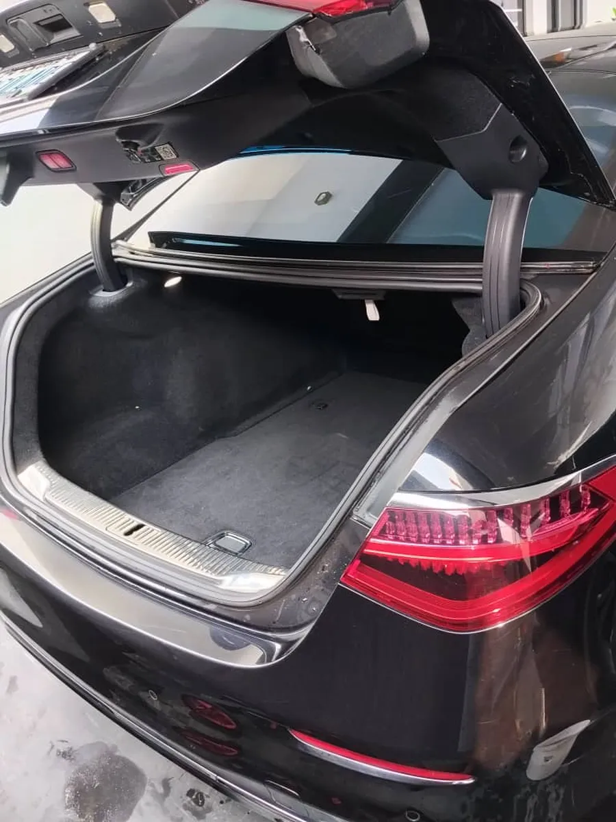 Mercedes-Benz S580 open trunk
