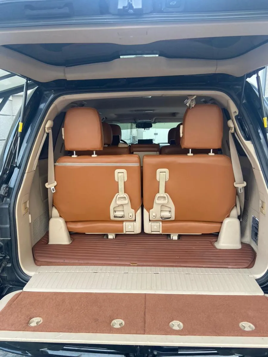 Toyota Land Cruiser V8 boot with tan leather third-row seats